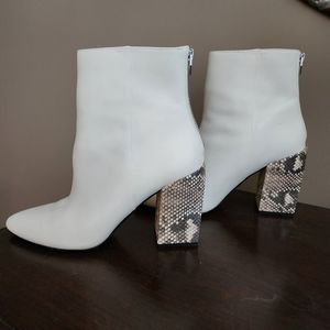 Dolce Vita Coby Off-White Leather Booties with Snake Print Block Heel. Size 10